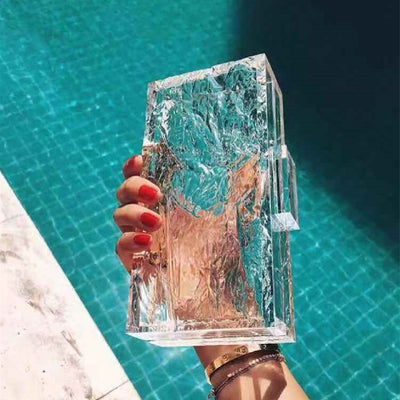 A Transparent Clutch
